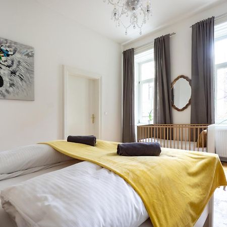 Central Apartment In Viennese Old Building Eksteriør billede